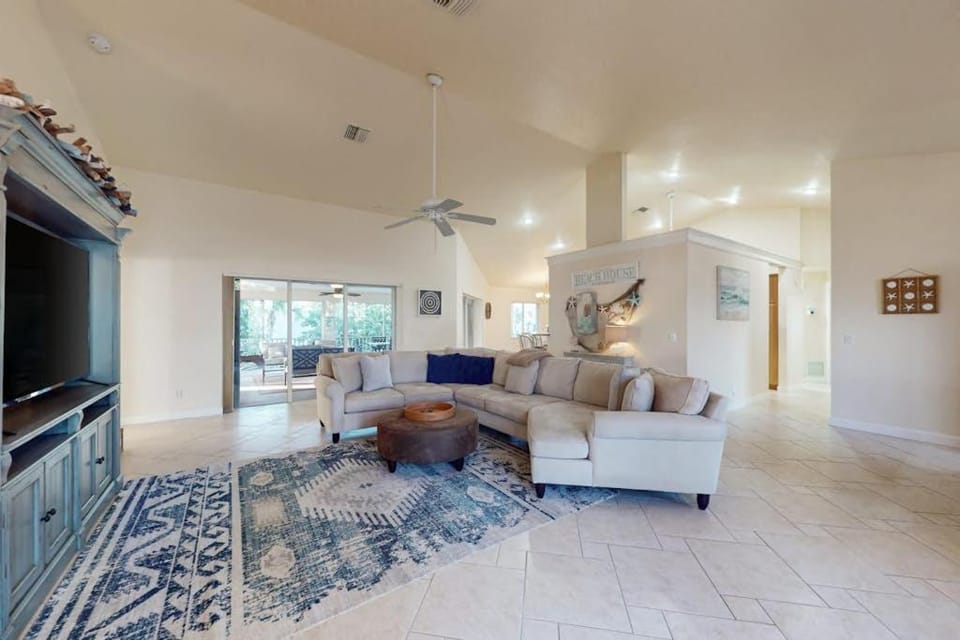 Salty Daze- The Oasis House in Manasota Key