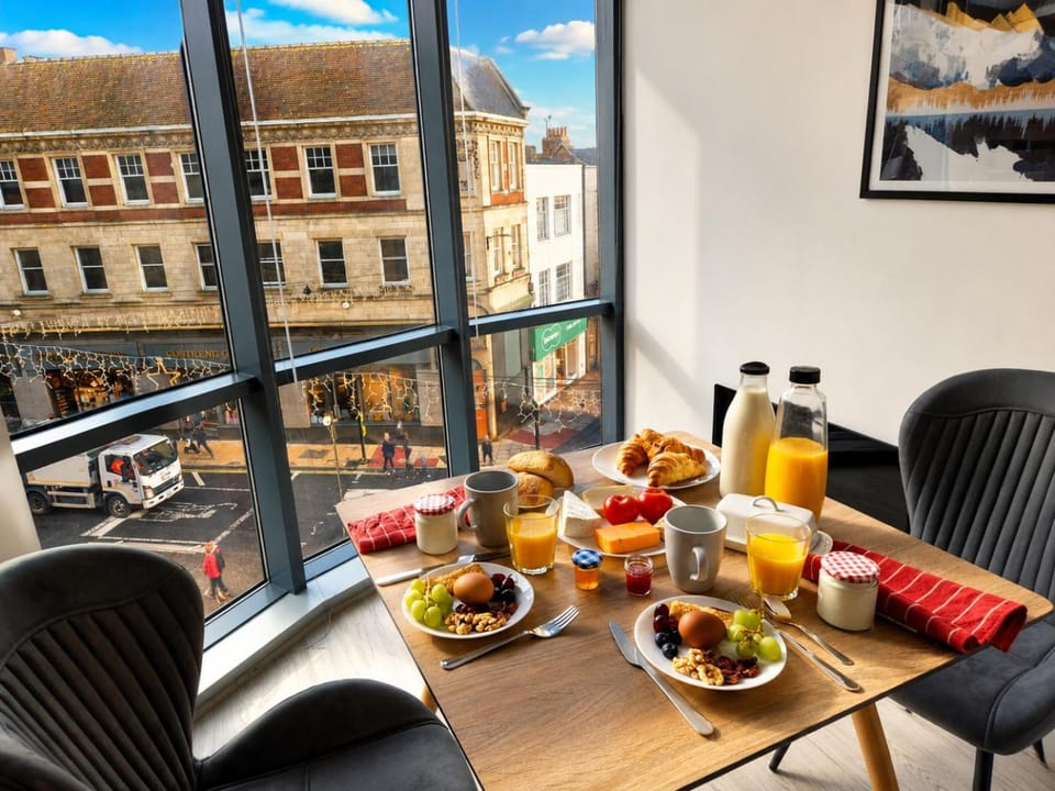 Dining area, City view, Breakfast