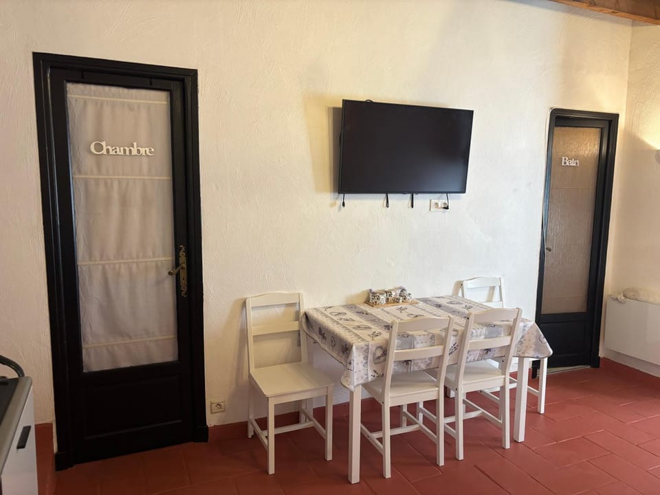 TV and multimedia, Dining area