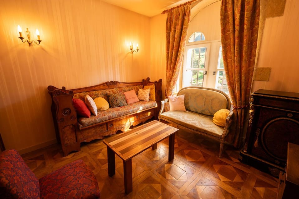 Library, Seating area, Entertainment