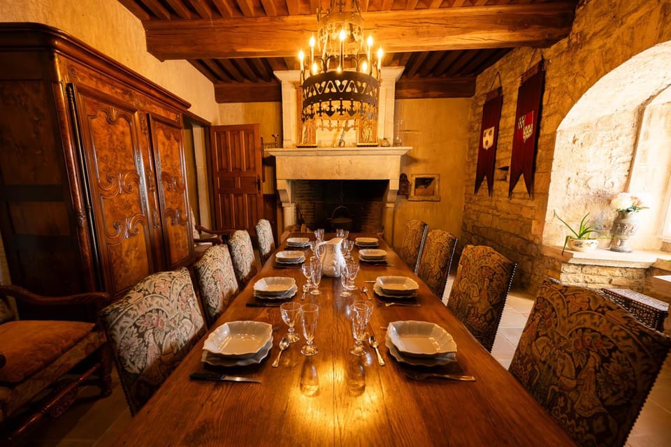 Game Room, Dining area