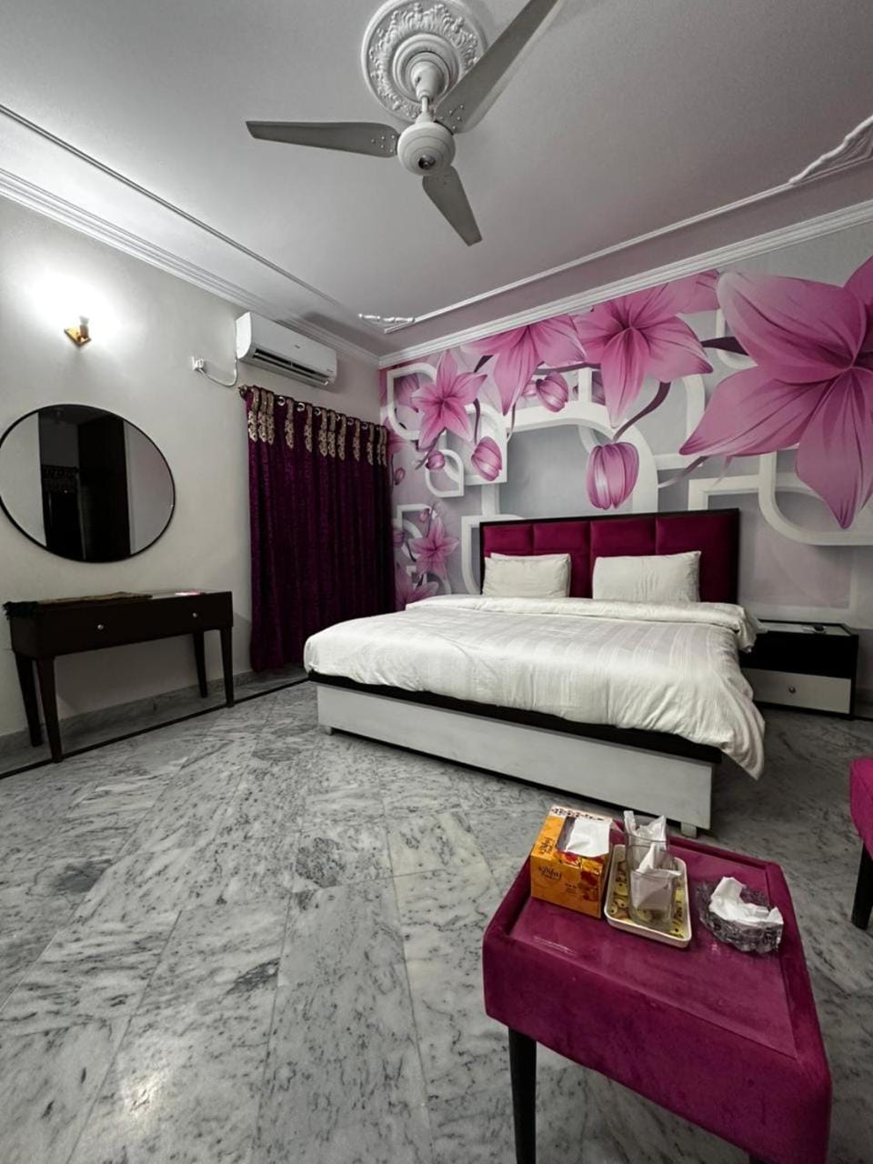 Bed, Photo of the whole room