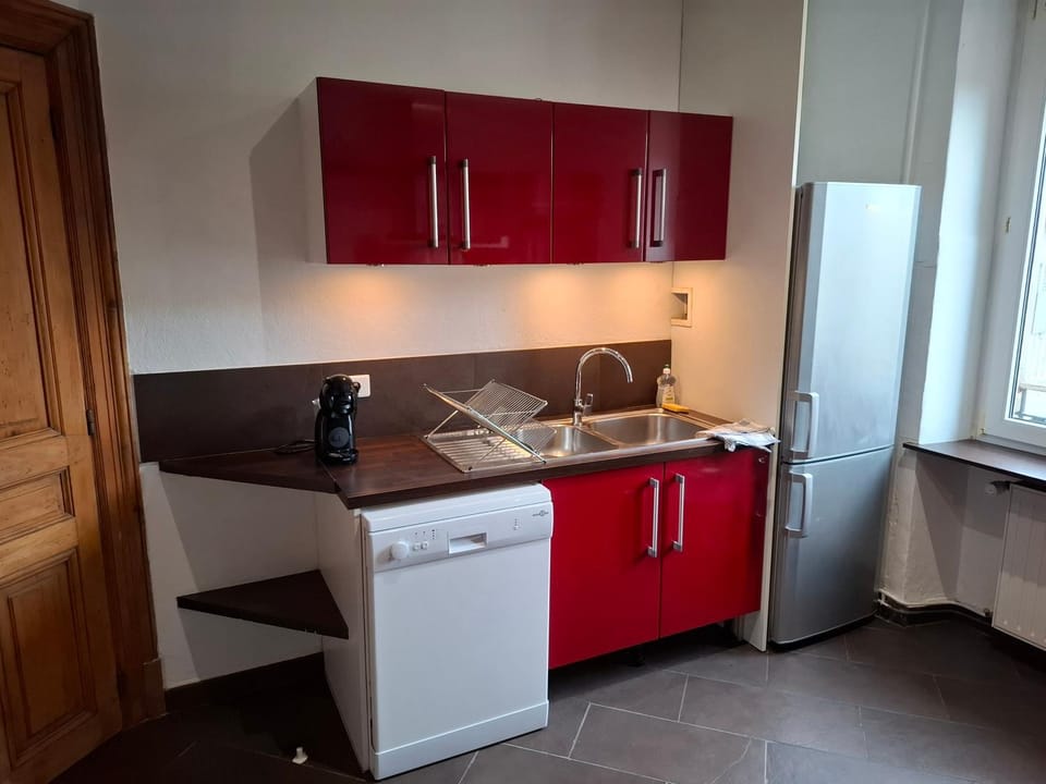 Kitchen or kitchenette, dishwasher