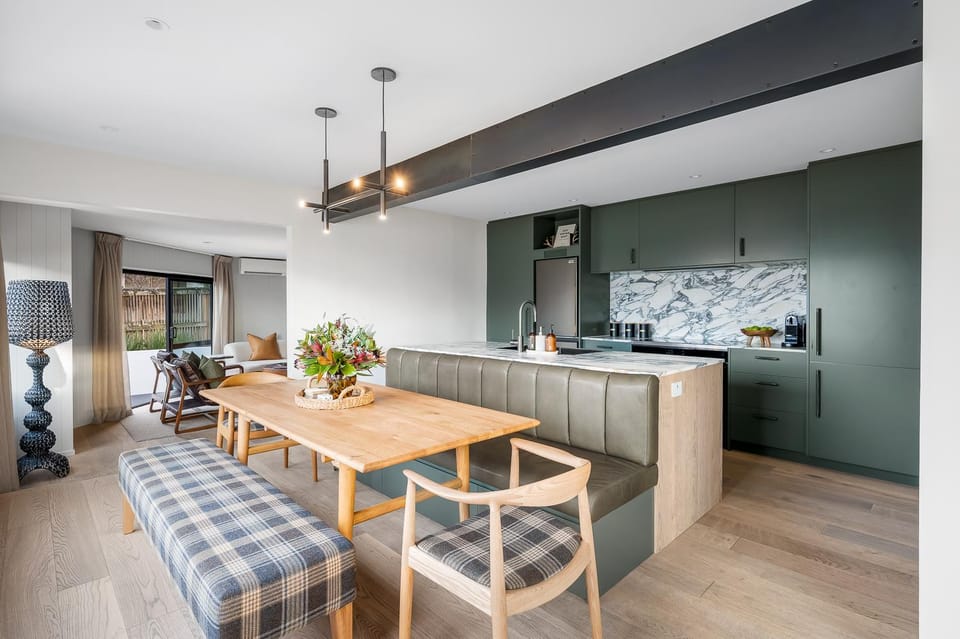 Dining area, kitchen