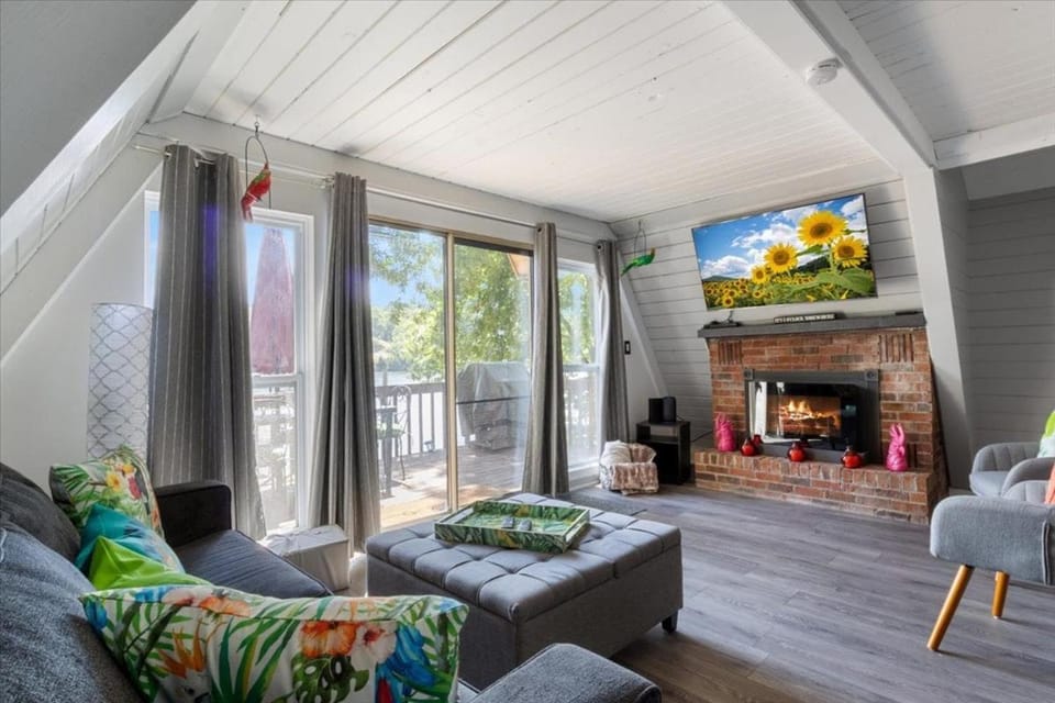TV and multimedia, Living room, Seating area