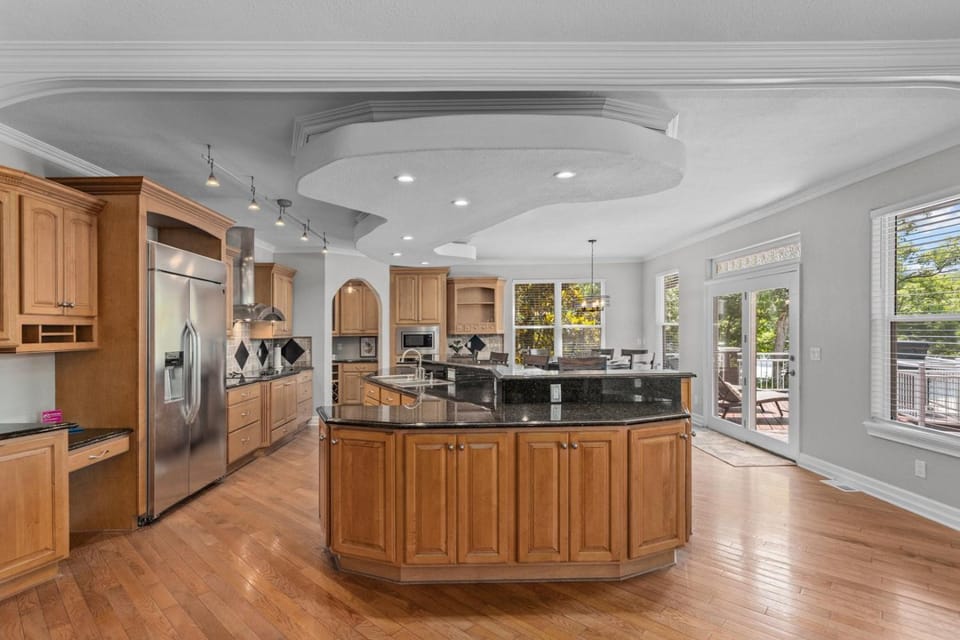 Kitchen or kitchenette, kitchen