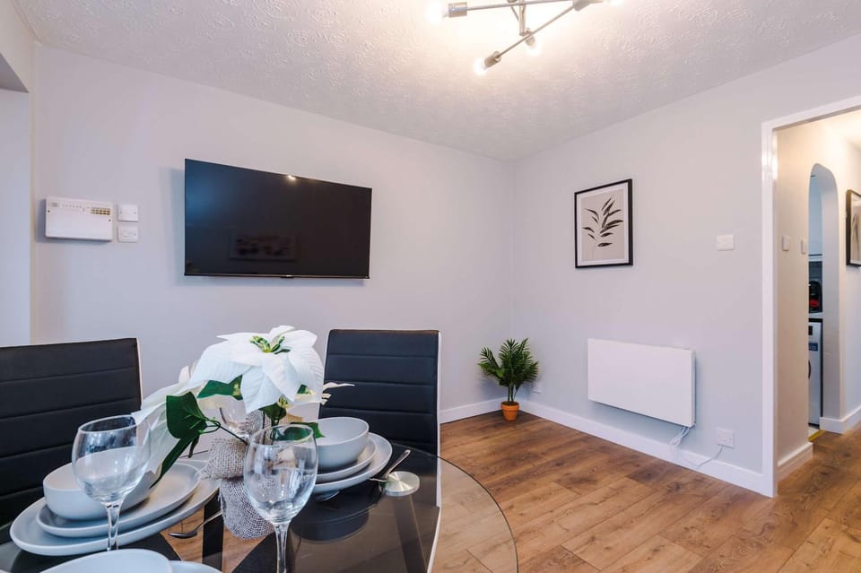 Long Stays Offers , New 2 Bed APT , Sleeps 3 , Wigan , Perfect for Relocations , Contractors , Families Apartment in Wigan