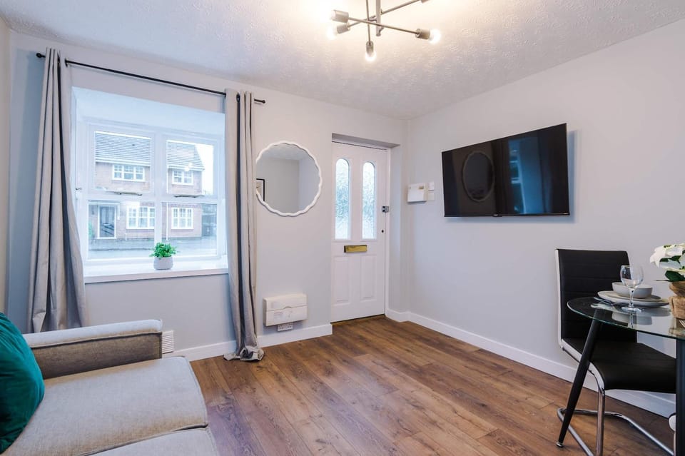 Long Stays Offers , New 2 Bed APT , Sleeps 3 , Wigan , Perfect for Relocations , Contractors , Families Apartment in Wigan