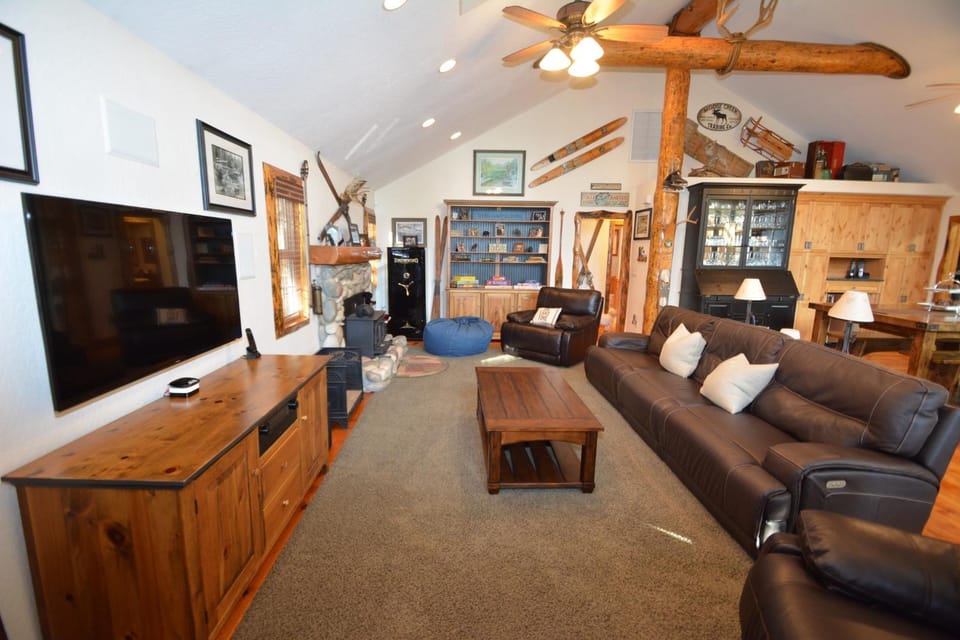 Owens Den- Lake Area House in Bass Lake