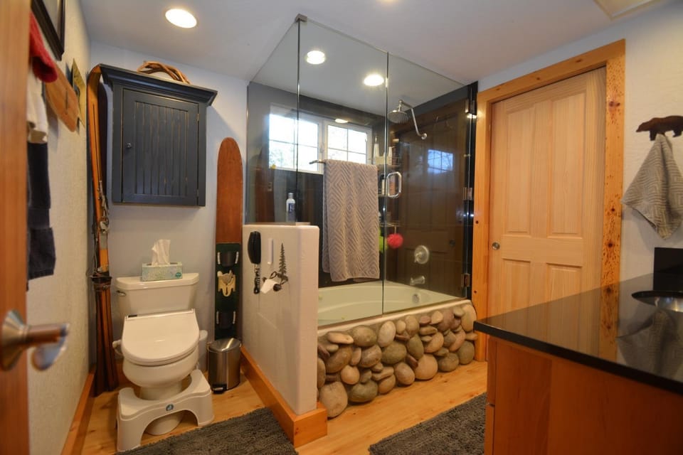 Owens Den- Lake Area House in Bass Lake