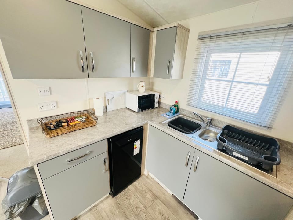 dishwasher, microwave, kitchen
