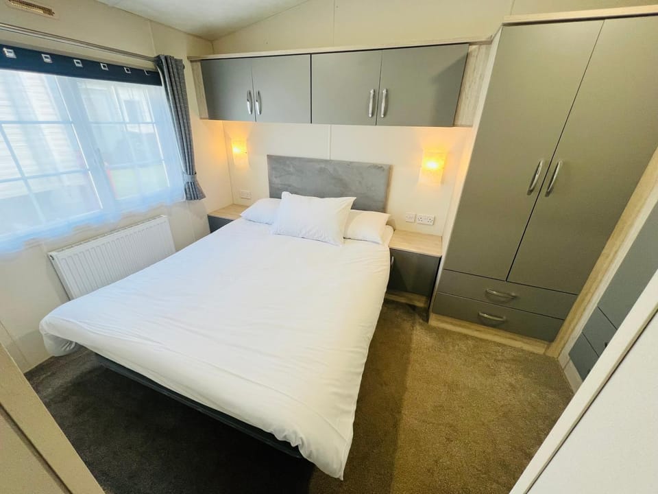 Bed, Photo of the whole room, Bedroom, wardrobe