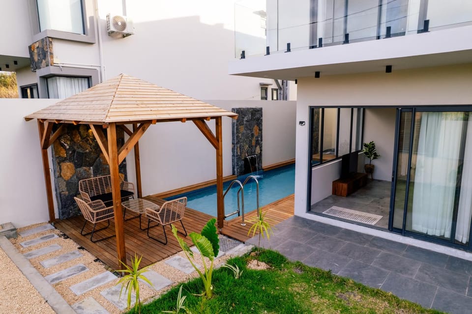 Property building, Swimming pool