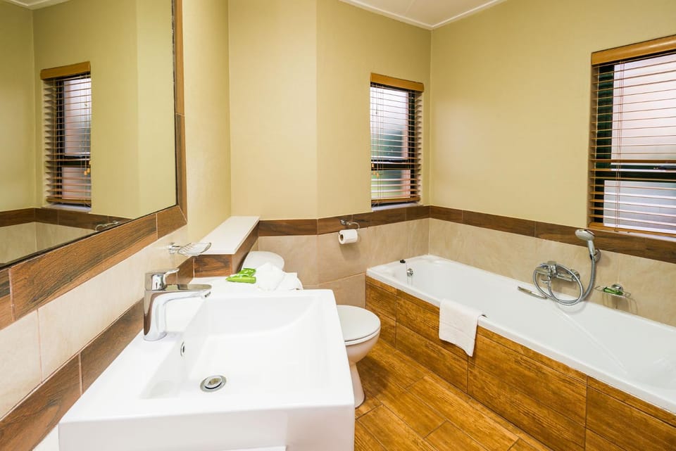Shower, Toilet, Bathroom, Bedroom, Bath