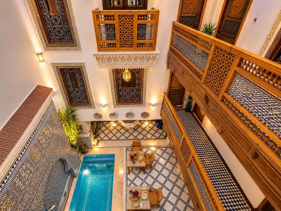 Photo of the whole room, Swimming pool