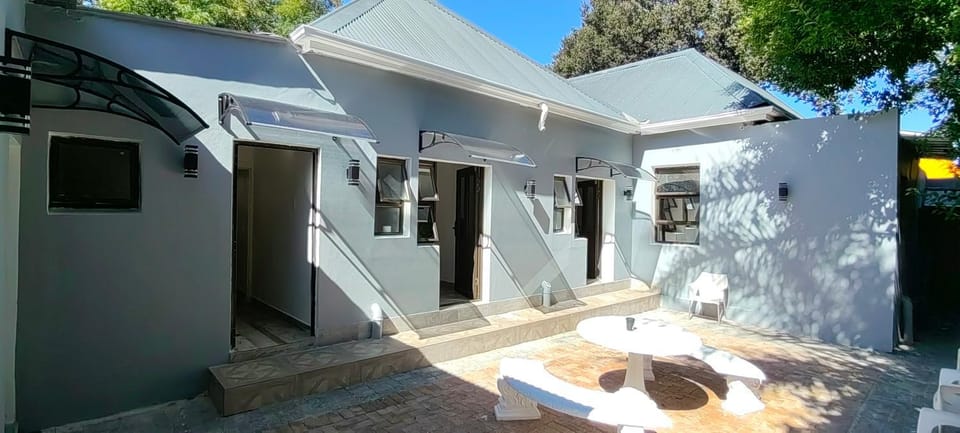 Neo & Ruks Guest Houses Boston Apartment in Cape Town