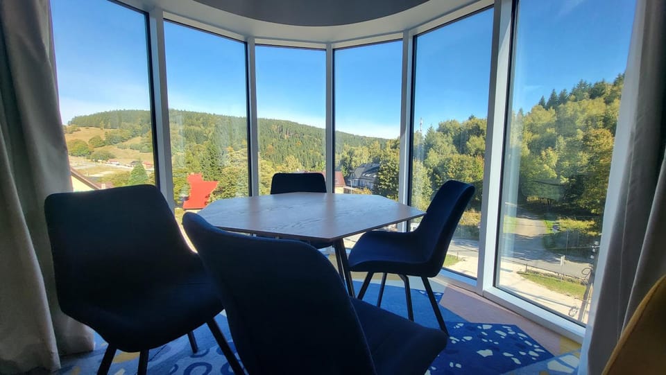 Living room, Mountain view