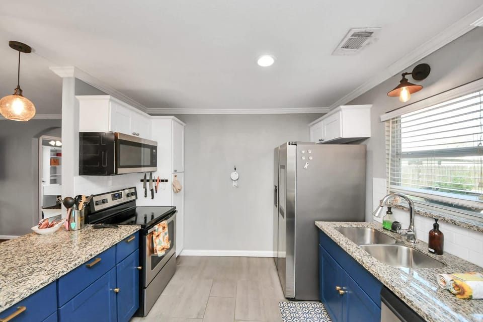 Kitchen or kitchenette, dishwasher, oven, stove