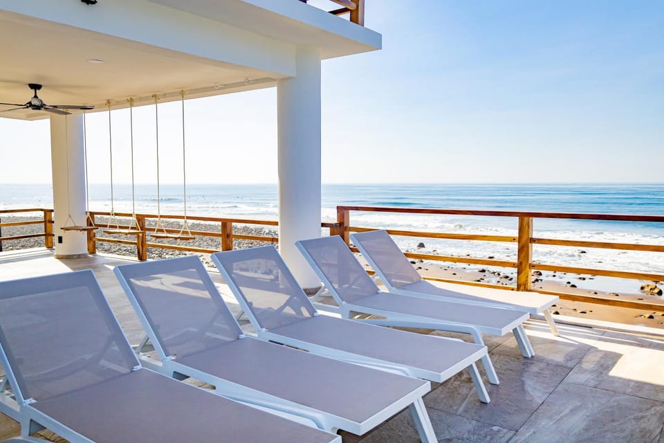 Property building, Day, Natural landscape, View (from property/room), Balcony/Terrace, Balcony/Terrace, Beach, Sea view, sunbed