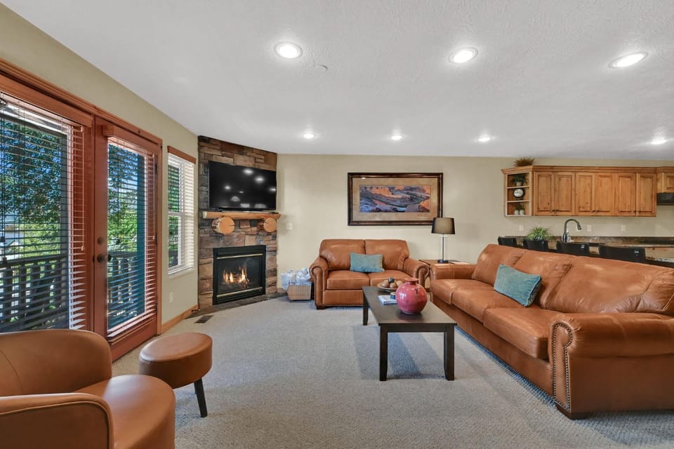 Eden Mountain Condo with Views Pool & Hot Tub Access House in Utah