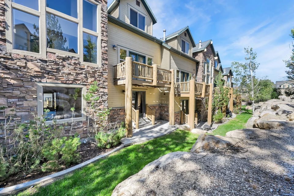 Eden Mountain Condo with Views Pool & Hot Tub Access House in Utah