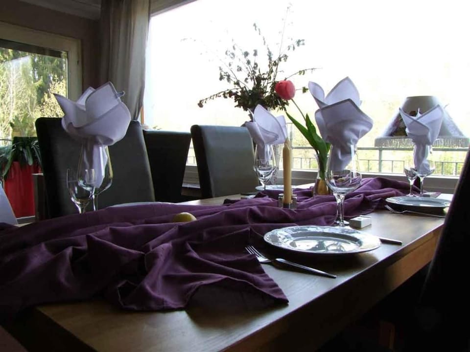 Restaurant/places to eat, Dining area, Food