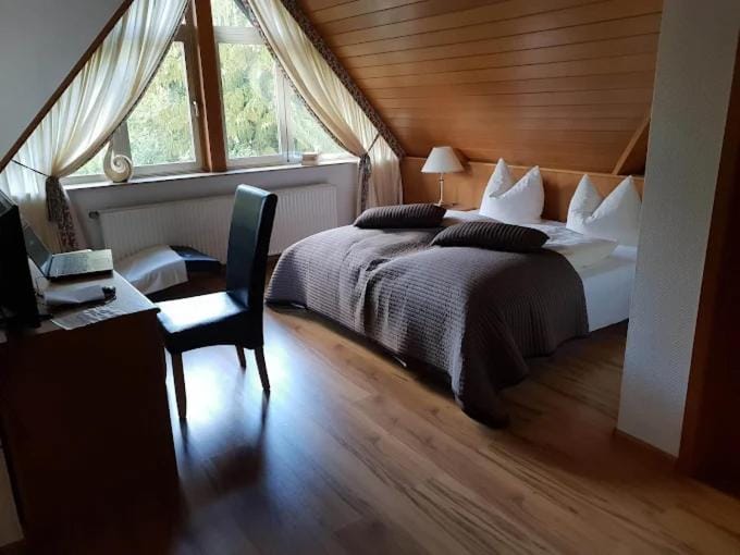Bed, Photo of the whole room, Bedroom