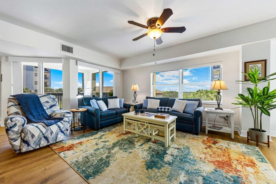 Oceanfront Luxury - 3BR Family Penthouse with Pool in New Smyrna Beach Apartment in Florida