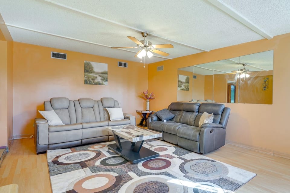 7 Mi to Saguaro Nat'l Park: Tucson Home w/ Yard House in Tucson