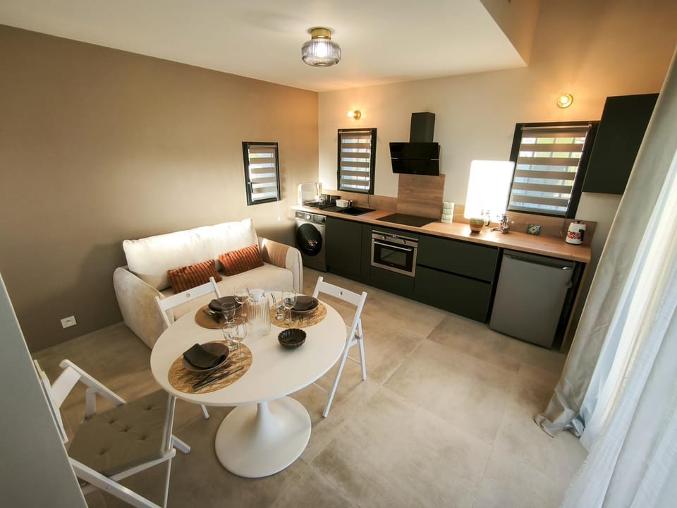 microwave, oven, stove, kitchen