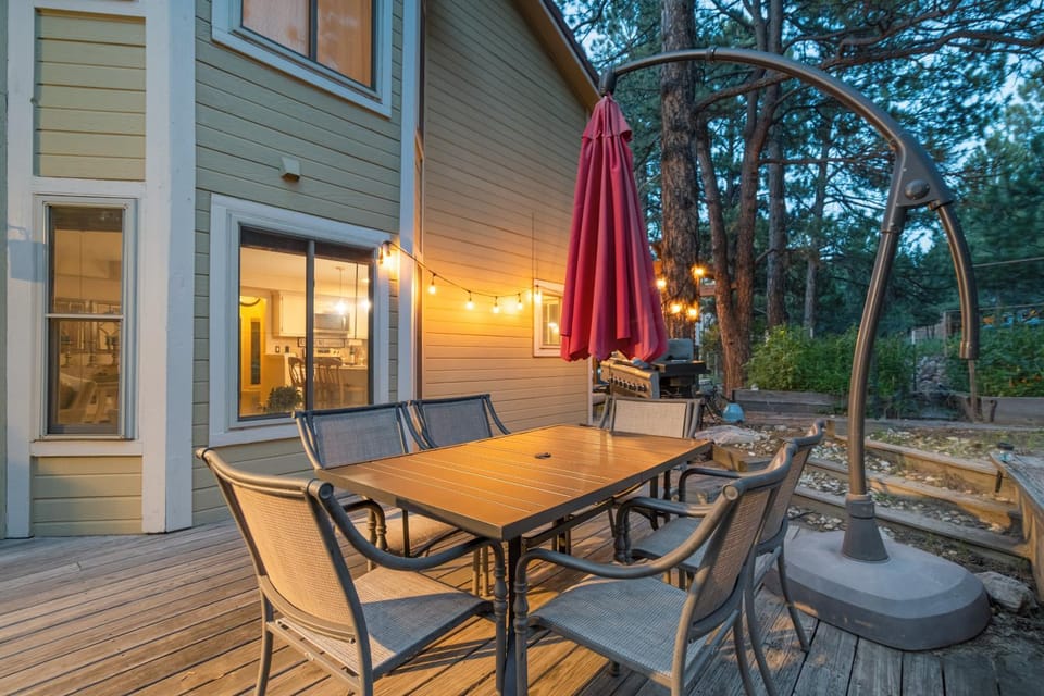 Pet Friendly Mountain View Retreat House in Colorado Springs