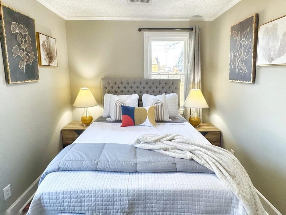 Stylish 2BR in Decatur - Big Deck - Pets OK - Fire Pit House in Decatur