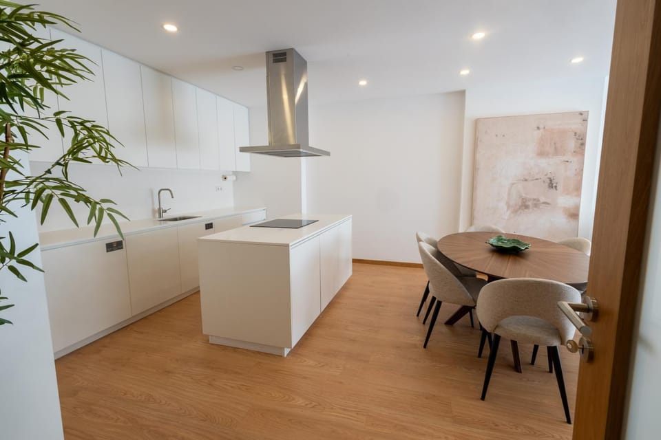 Kitchen or kitchenette, Dining area, stove