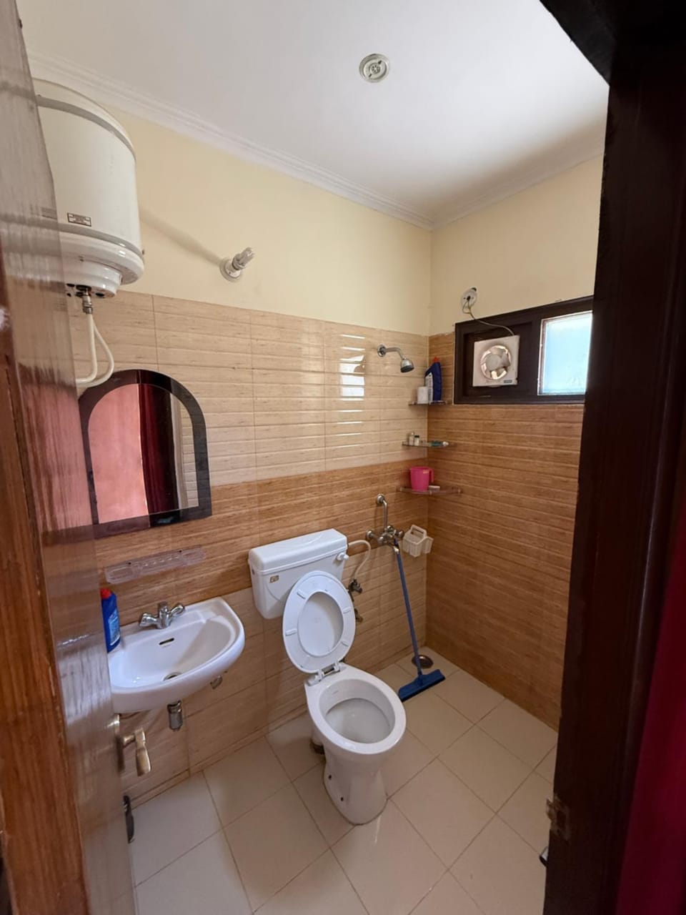 Bhowali scenic retreat near kanchi dham Apartment in Uttarakhand