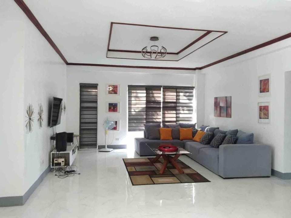 House, Swimming pool, Sports courts House in Tagaytay