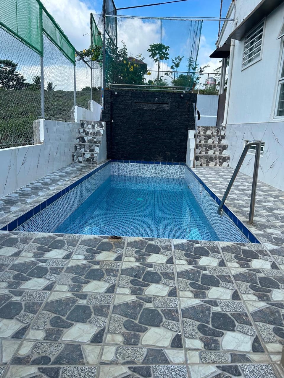 House, Swimming pool, Sports courts House in Tagaytay