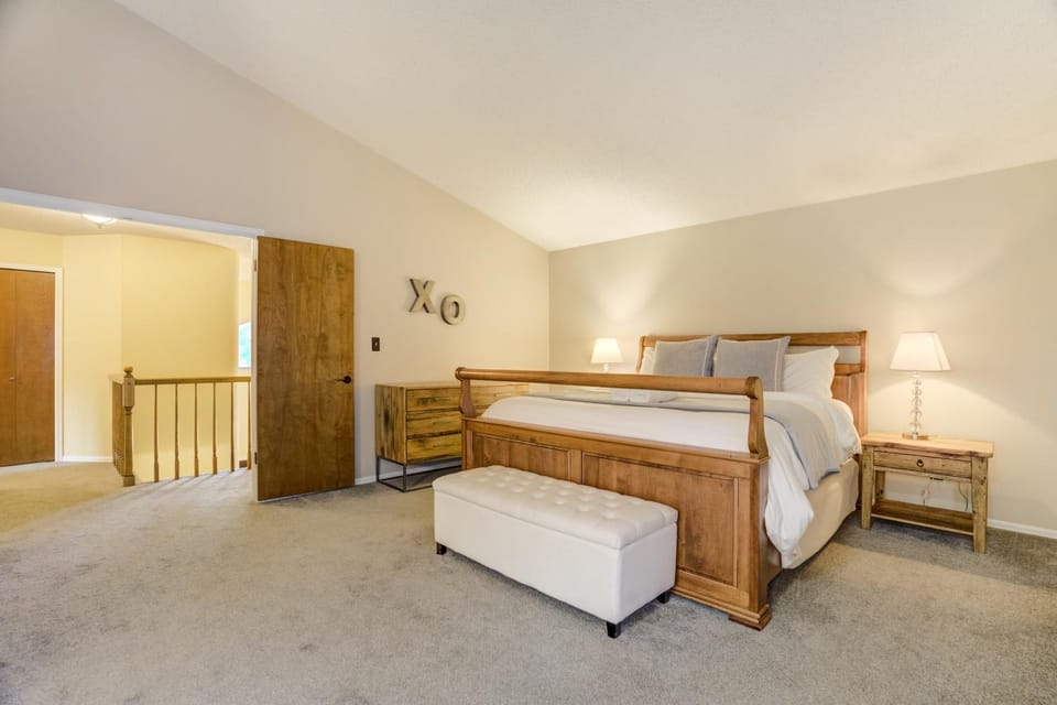 Upper Level Mountain View Retreat House in Colorado Springs