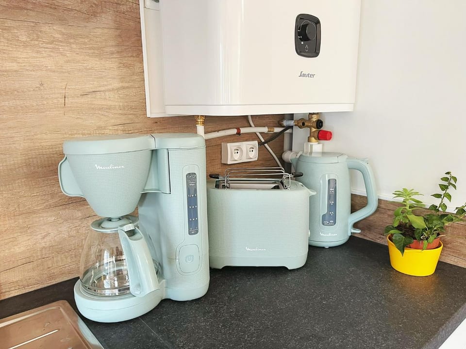 Coffee/tea facilities, toaster