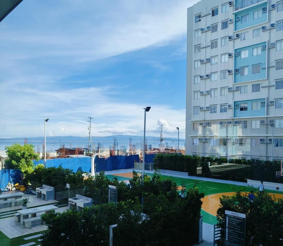 Kaira's Condo at Marina Spatial 2 BR WIFI Netflix Apartment in Dumaguete