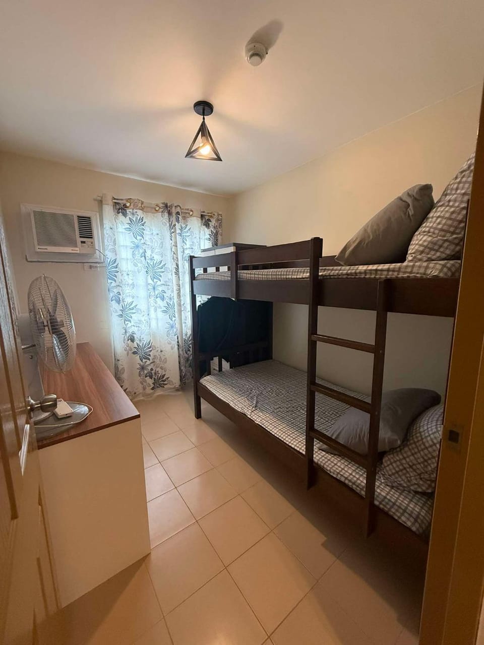 Kaira's Condo at Marina Spatial 2 BR WIFI Netflix Apartment in Dumaguete