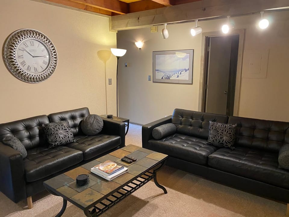 Living room, Seating area, Family