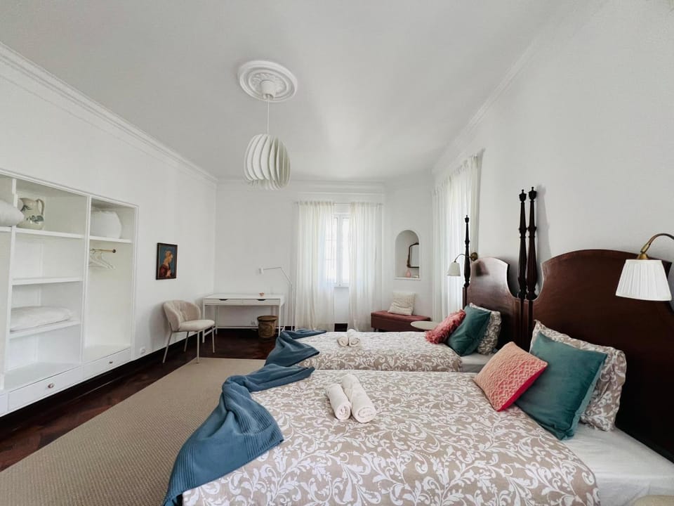 Photo of the whole room, Bedroom