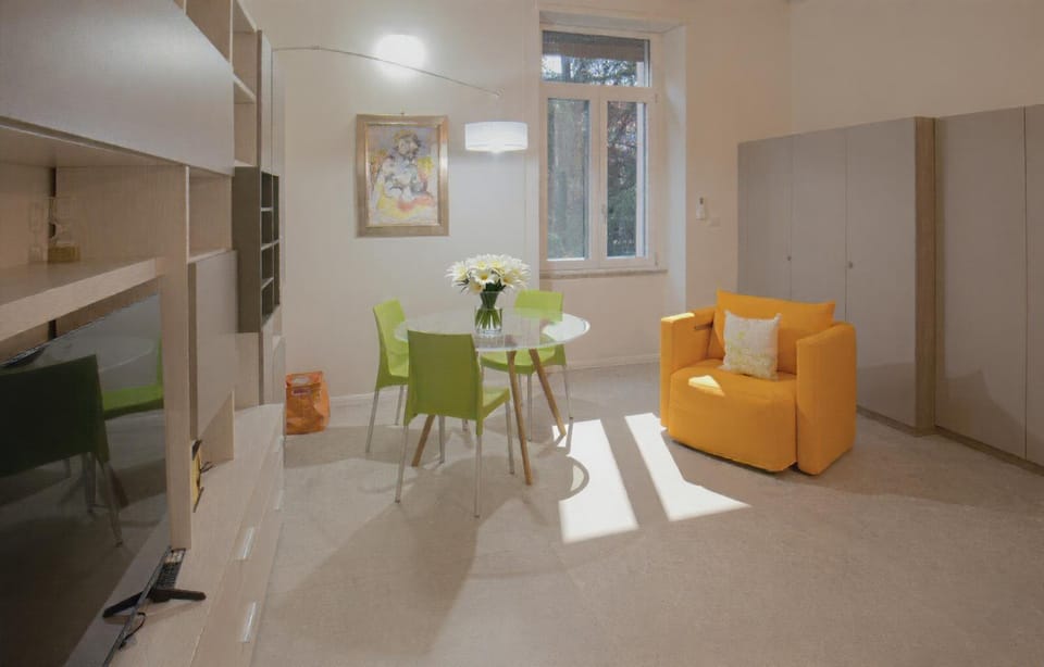 Seating area, Dining area