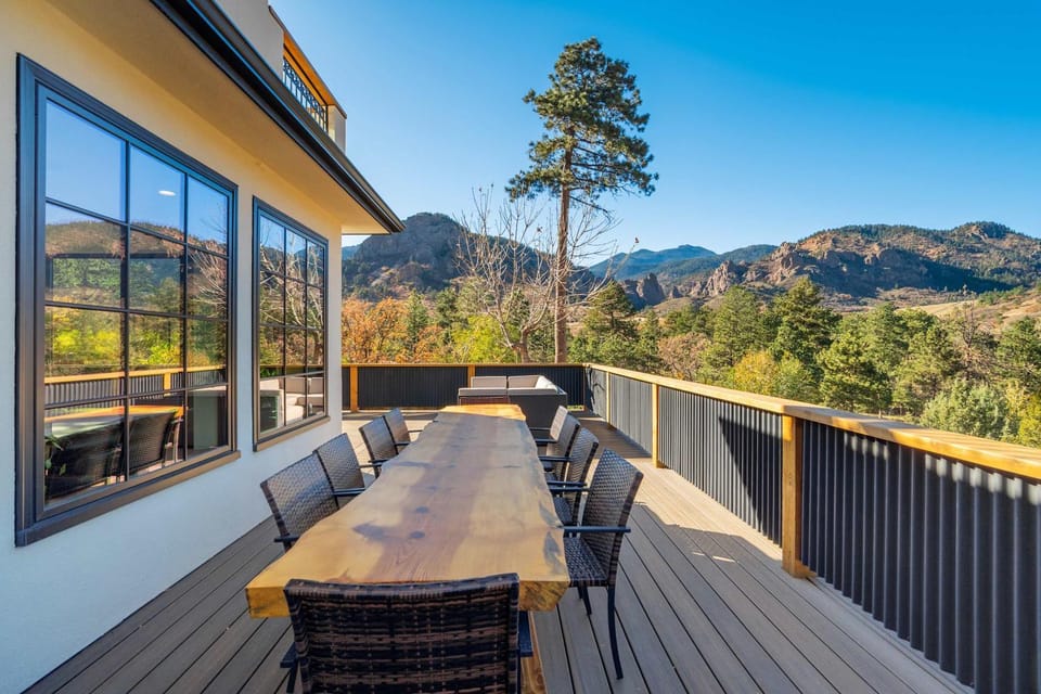 The Mesa House! Luxe Mountain Home near The Broadmoor House in Colorado Springs