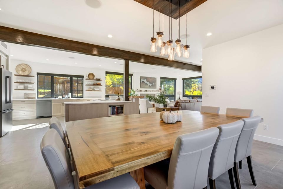 The Mesa House! Luxe Mountain Home near The Broadmoor House in Colorado Springs