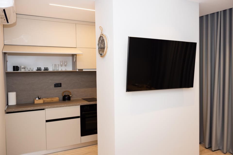 TV and multimedia, Coffee/tea facilities, Kitchen or kitchenette, minibar