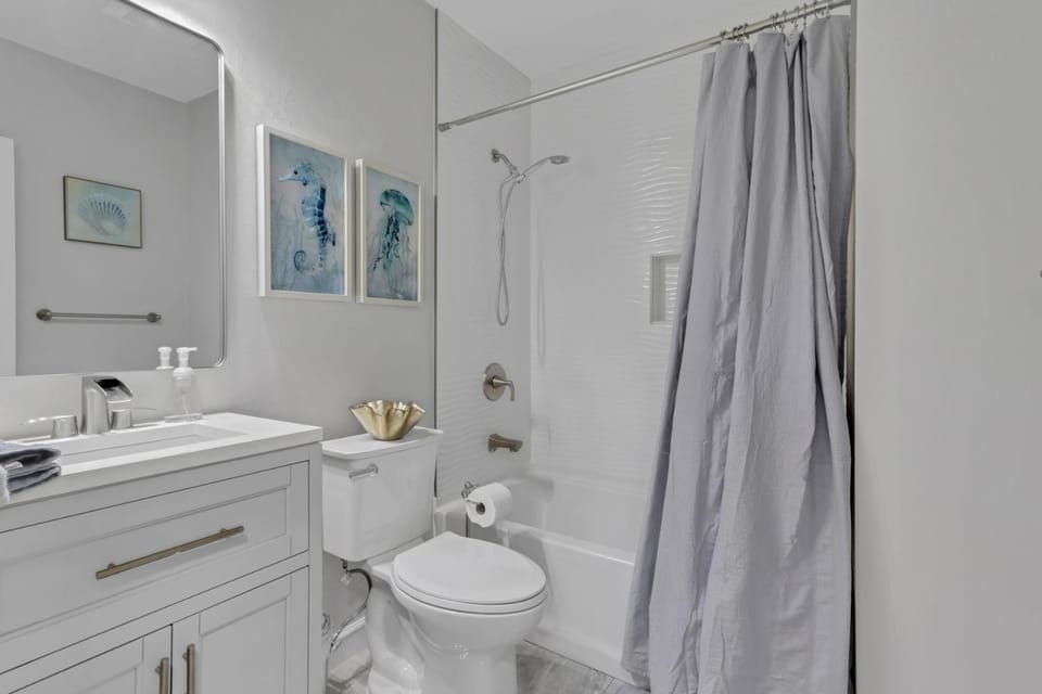 Marco Island Pool, Spa Getaway Fenced Pet Friendly House in Marco Island
