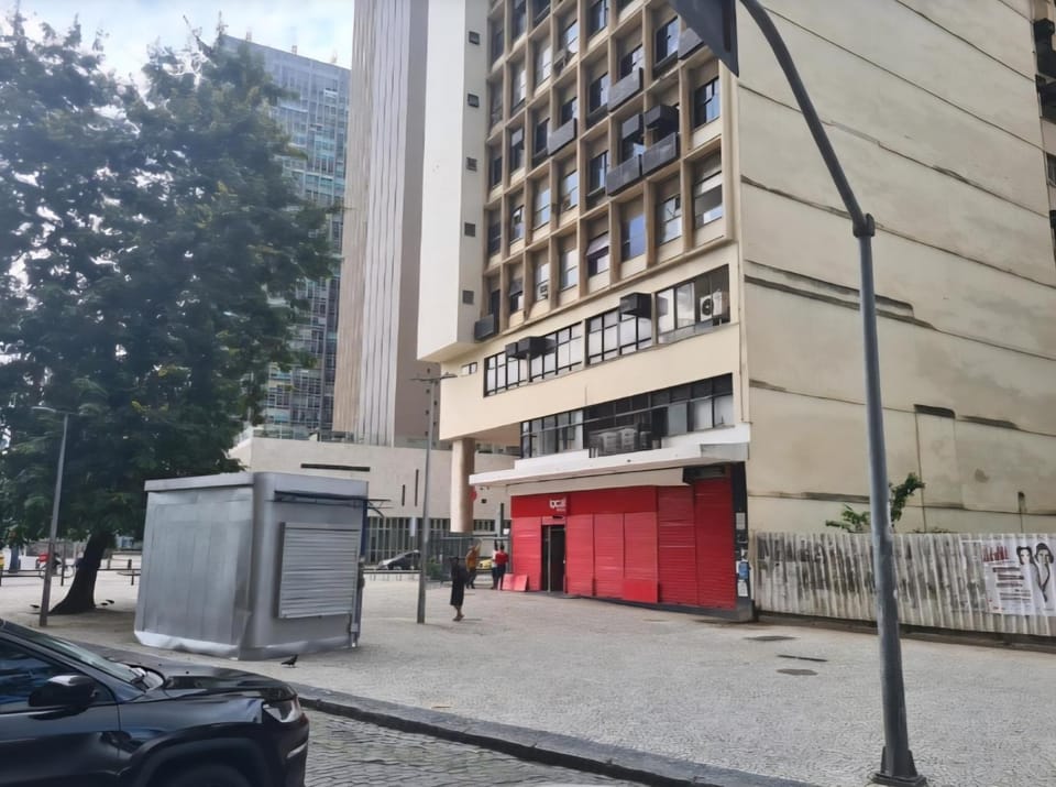 Property building, Day, Location
