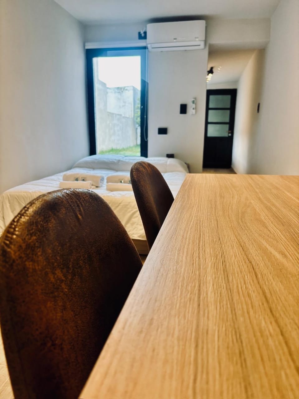 Bed, Living room, Photo of the whole room, Seating area, Bedroom, air conditioner