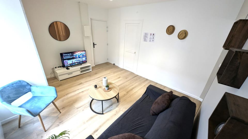 Communal lounge/ TV room, Living room